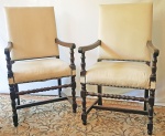 Par de antigas cadeiras em jacarandá no estilo neo colonial. Med. 104 x 58 x 53 cm. (necessitam de limpeza superficial no estofado)
