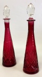 Par de garrafas de vidro vermelho jateado - 31 cm de altura cada