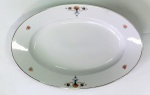 Travessa oval de porcelana Portuguesa Vista Alegre com decoração de desenhos florais - 45 x 30 cm