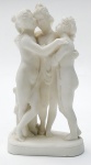 Escultura decorativa em pó de mármore na tonalidade branca com imagem de 3 `Ninfas` aprox. 20 x 11 x 6,5 cm 