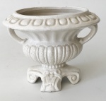 Vaso de cerâmica italiana (sem marca), desenho floral em alto relevo, aprox. 13 x 17 x 14 cm
