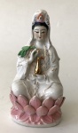 Sem marca e assinatura - Escultura decorativa de porcelana com imagem de divindade oriental, aprox. 22 x 11 x 9 cm