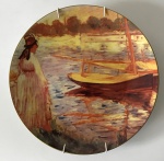 Limoges - Prato de coleção de porcelana francesa com desenho de figura as margens de rio com barco, aprox. 23 cm de diâmetro 