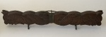 Conjunto para churrasco (faca e garfo) com cabo em madeira esculpida, medida acoplada, aprox. 44 x 7 cm 