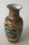 Satsuma - Pequeno vaso de porcelana oriental com rico trabalho de desenho de paisagem com pássaros, (obs. Apresenta mínimo bicado na borda) aprox. 16 x 8 cm de diâmetro
