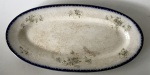 Thoe Hughes & Son - Travessa oval de porcelana Inglesa bege, borda azul e acabamento com desenhos florais, (Obs. apresenta bicado na borda) aprox. 47 x 24 cm