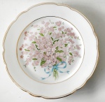 Bavária - Prato decorativo de porcelana alemã de coleção, na tonalidade branca com rico trabalho de desenhos florais, aprox. 19,5 cm de diâmetro