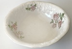 Myott Son - Bacia avulsa de cerâmica vitrificada inglesa na tonalidade bege com desenho floral (Obs. Apresenta fio de cabelo) aprox. 13 x 42 cm de diâmetro 