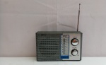 Rádio Portátil Lenoxx Sound Modelo RP-57, aprox. 21 x 13 x 6cm, Funciona Somente AM, FM NÃO, Porém por Ficar Algum Tempo Parado, pode precisar de Limpeza e Revisão, com marcas de uso e do tempo