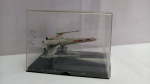 Miniatura Nave X-WING FIGHTER, STAR WARS, nave aprox. 8,5 x 7cm, Lucas Film Ltd, Caixa Acrílica com marcas do tempo, arranhados