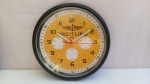 Relógio Parede BREITLING, material sintético, NÃO é original, Funciona (1 Pilha AA); aprox. 25 x 4cm, com marcas do tempo