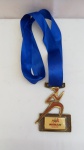 Medalha Maratona São Paulo 2010, Corrida 10K, aprox. 10 x 7,5cm, acompanha fita, com marcas do tempo