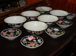 Louça em porcelana decorada com motivos florais. Total 12 peças entre bowls e pratinhos.