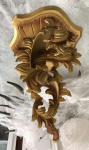 Peanha dourada de canto, Confeccionada em  placa de  compensado  (desgates) Med 25 x 23 x25