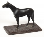 Escultura em bronze ricamente cinzelado representando "Cavalo". Med.: 18 x 22 cm.