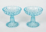BACCARAT - Par de votivas em cristal francês do Séc. XIX na cor azul com canelados e borda ondulada. Med.: 10 x 10 cm.