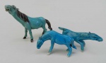 Lote com três cavalos de cerâmica esmaltada. China