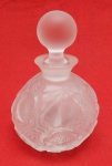 Sèvres - Perfumeiro de cristal lapidado em formato de flores. Marcado na base. altura 11cm