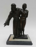 Escultura de bronze sobre base de mármore e alabastro. 43 cm alt. (base no estado).