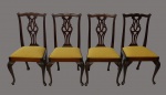 Lote com 4 cadeiras de madeira,100 cm de altura, 44cm de largura e 54cm de comprimento.