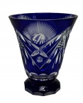 Cristal da Bohemia, lindo e delicado vaso, medindo: 11 cm alt. (pequeno trincado)