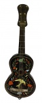 Guitarra em miniatura musical, madeira e incrustações, medindo: 25 cm comp. (funcionamento desconhecido, precisa revisão)