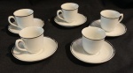 Porcelana Real, 5 xícaras com seus respectivos pires para café