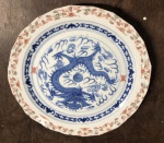 prato de porcelana oriental medindo 24 de diâmetro  precisa de restauro nas bordas