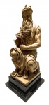 Espetacular escultura em resina, figura Mitológica, medindo: 56 cm alt.
