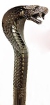 Belíssima bengala de coleção , exuberantemente elaborada em metal, ocultando uma espada em seu interior ricamente elaborada em forma de serpente NAJA, medindo 90 cm. Nova sem uso