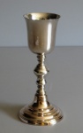 Cálice de purificação, de prata lisa, batida. Séc. XVIII. 23 cm altura.