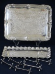 Conjunto de 2 bandejas de metal espessurado a prata e 6 descansos para talheres manufatura Christofle.  24 x 19 a bandeja maior.