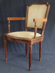 Cadeira de braço, estilo Império, de madeira nobre. Encosto e assento estofados. 59 x 47 x 92 cm altura.
