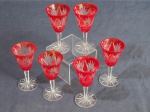 Conjunto de 6 copos de pés elevados de cristal translúcido e vermelho, para vinho branco. 16 cm altura.
