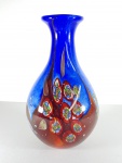 Vaso Milifiori em vidro de Murano. Possui imperfeições. Med. 28 cm.