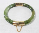 Bracelete chinês em JADE Natural verde espinafre com guarnição em prata baixa dourada.