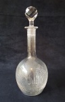 SAINT LOUIS - Garrafa em cristal lapidação tijolinho com rotulo em prata Sterling. Med. 30 cm