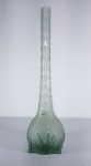 RAVAGNANI - Solifleur em vidro satinado esverdeado com desenhos fitomórficos. Alt. 40 cm.