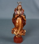 Imagem Nossa Senhora da Conceição em madeira entalhada com coroa de prata. Mede 26,5cm de altura. 