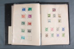 Coleção de selos oriente próximo e médio. Mede 33cm x 26cm o livro. 