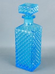 Bico de jaca - Garrafa em cristal na cor azul - Mede 25cm de altura.