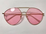 Magnífico óculos feminino para sol, armação dourada e lentes na cor rosa. Modelo estilo Valentino.