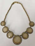 BIJUTERIA FINA- Belo colar feminino ao gosto Indiano. Med. 26cm (possui extensor)