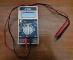 Medidor de voltagem Digital Multimeter DT 890B, completo e não testado.
