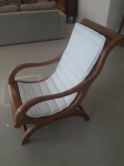 Belíssima cadeira em madeira estilo Asiática, com encosto em tecido - Medidas: 59x75x90 cm - Lote com palha solta na parte de trás da cadeira- Lote vendido no estado.