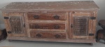 Buffet em madeira de demolição, duas portas e três gavetas  - Medidas: 2,16x61x90 cm ( Retirada do lote em Jacarepaguá com agendamento)