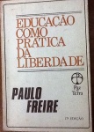 Livro"Educação como pratica da liberdade" Flavio Freire.