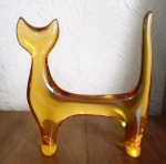 PALATNIK (Atribuído),  Gato Amarelo, escultura em acrílico,  18 x 18cm de altura, não assinado.