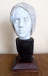 JESSÉ,  Figura feminina, escultura, 44cm, de altura, material desconhecido, assinada.