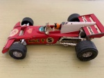 Antigo carro de F1 fabricado pela CORGI Toys. Equipe Ferrari escala 1/36.